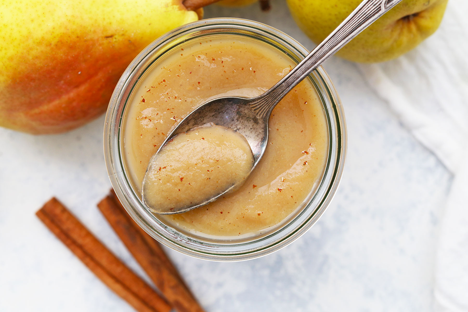 Delicious Spiced Pear Sauce: Warm Spices & Natural Sweetness